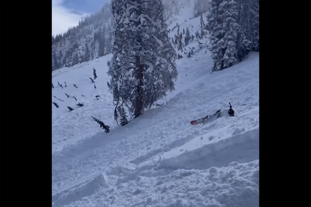Jaw-dropping video shows avalanche tumbling towards Utah&nbsp;snowmobilers