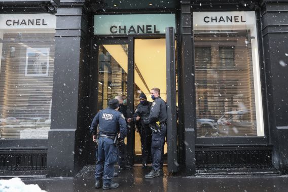 Video shows chaotic daytime robbery at NYC Chanel&nbsp;store