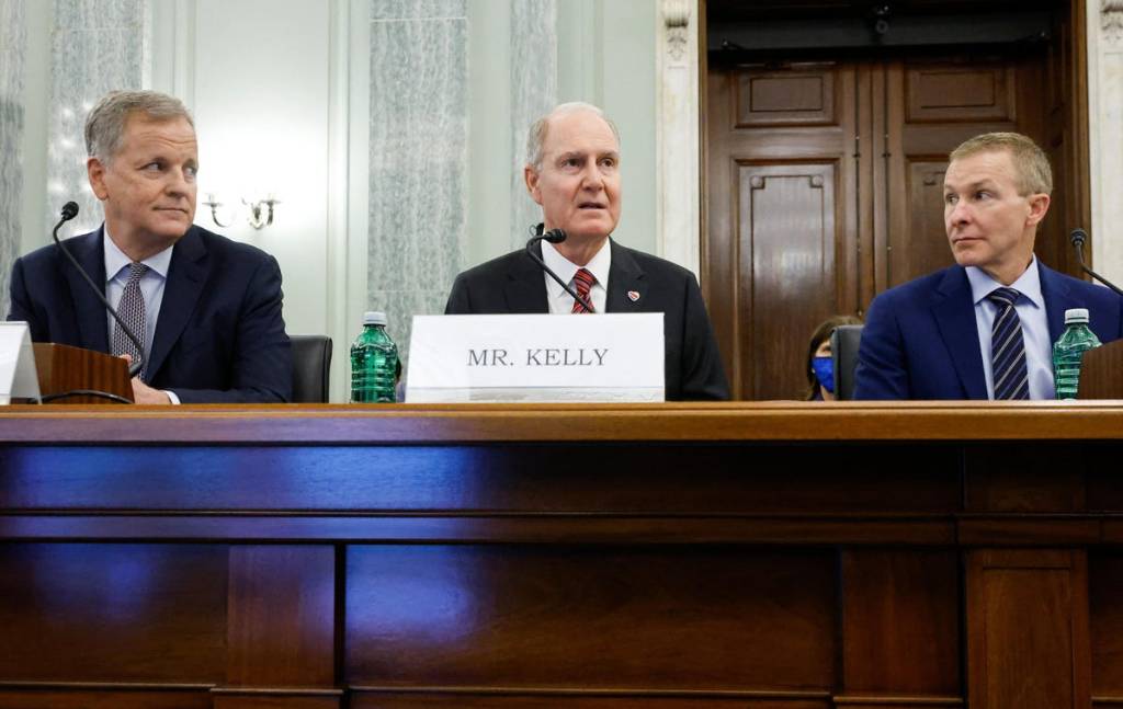 Airline CEOs Tell Congress We Don’t Need Masks On Planes, Get Factchecked By Flight Attendant Union&nbsp;President￼