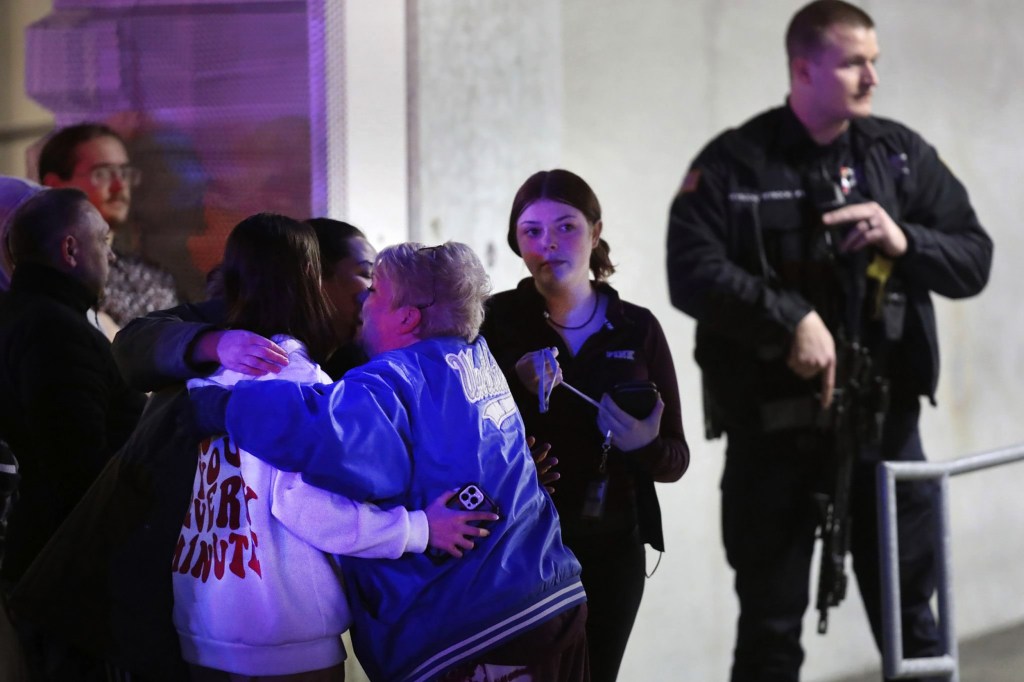 Two dead in separate mall shootings in Illinois,&nbsp;Maryland!!￼
