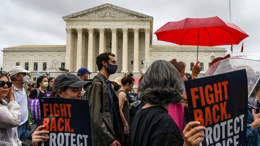 Supreme Court overturns Roe v. Wade, leaves issue up to&nbsp;states￼