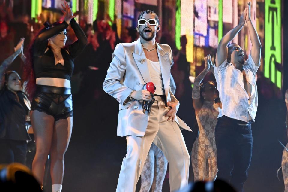 Bad Bunny Performs “Titi Me Pregunto” | 2022 VMAs