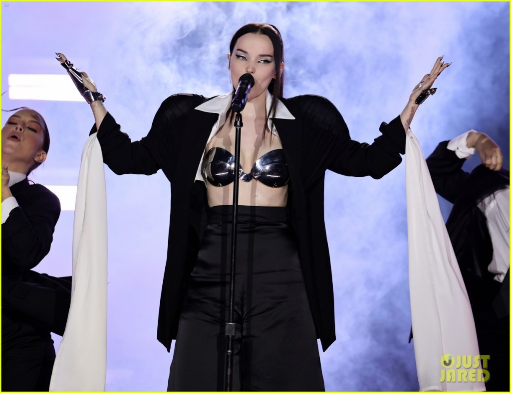 Dove Cameron Performs “Boyfriend” / “Breakfast” | 2022 VMAs