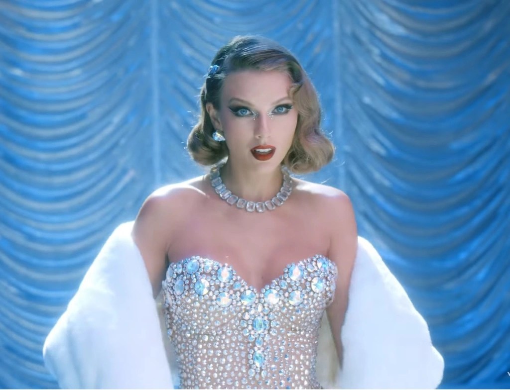 Taylor Swift – Bejeweled (Official Music&nbsp;Video)